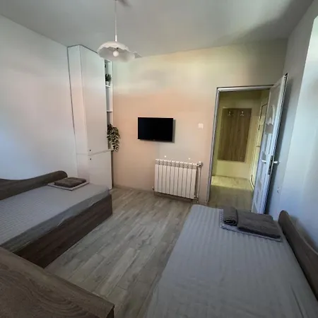 Lora Pensiune 3*