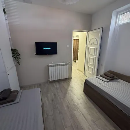 Lora Pensión 3*