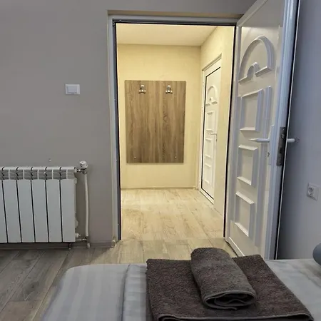 Lora Pensión 3*
